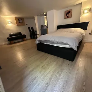  Apartment Budget