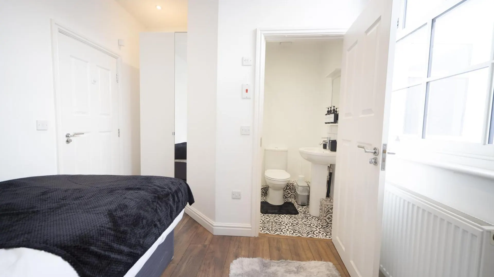 Apartment Excellent 3 Bedroom, 3 Baths, City Centre, Netflix, Amazing Location!! Leeds